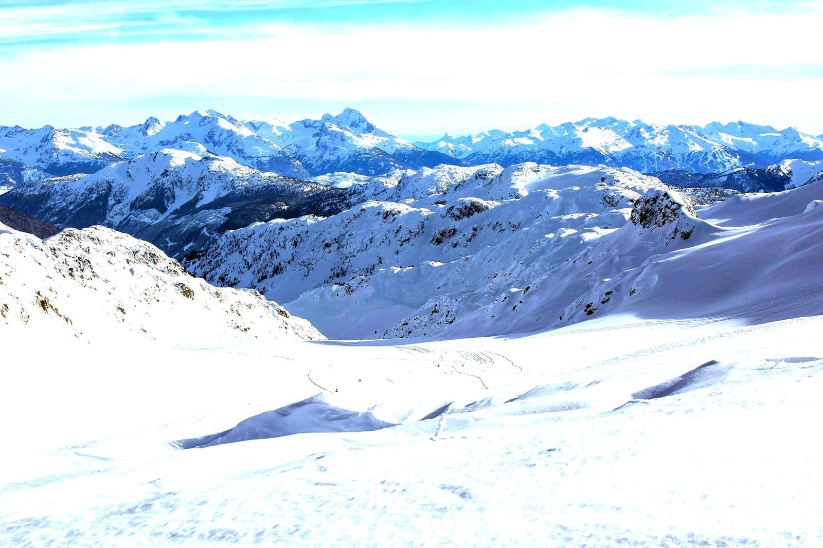 Snow-covered Himalayan peaks above the Manali valley